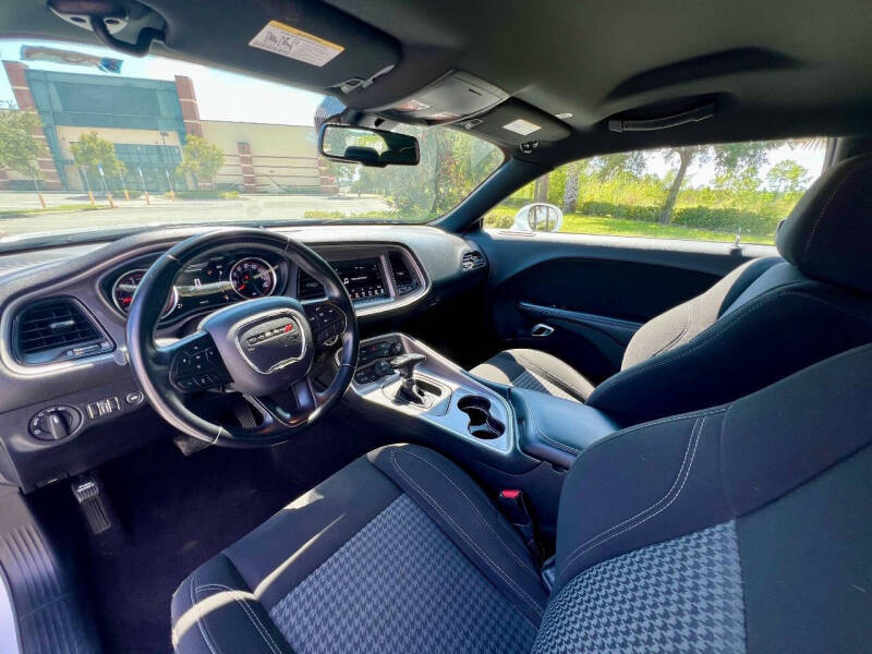 2022 Dodge Challenger SXT