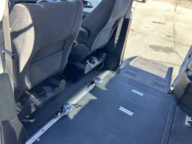 2022 Chrysler Voyager LX