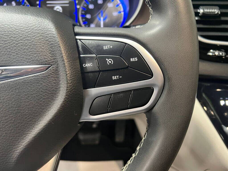 2022 Chrysler Voyager LX