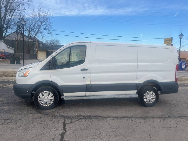 2016 Ford Transit Base's photo