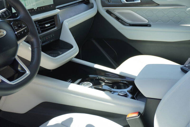 2025 Ford Explorer Platinum