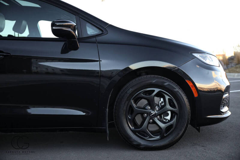 2023 Chrysler Pacifica Plug-In Hybrid Limited