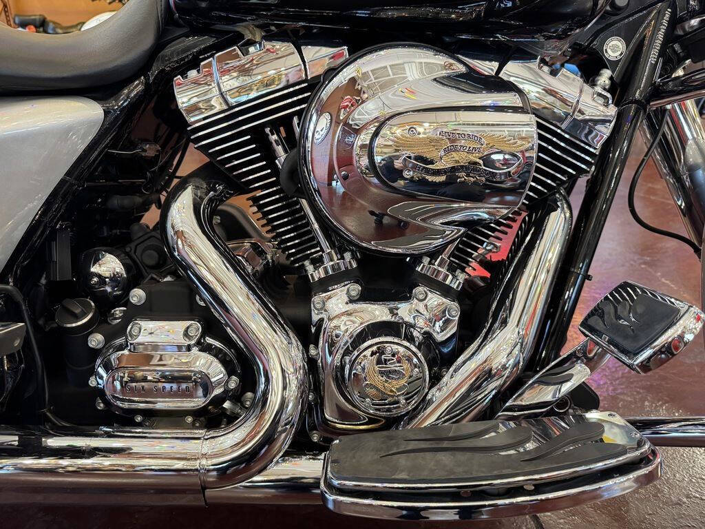 2015 Harley-Davidson Road King 19