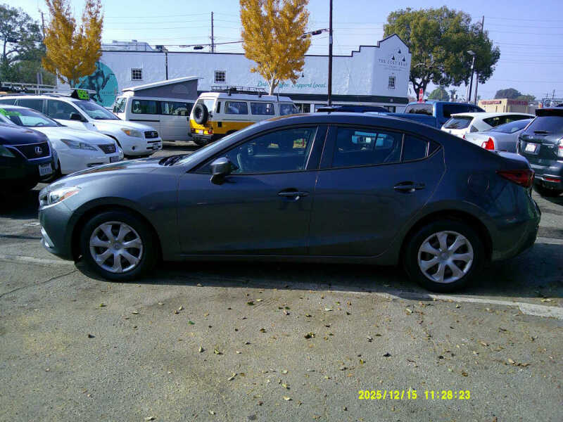 2015 Mazda MAZDA3 i Sport