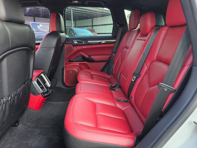 2017 Porsche Cayenne Platinum Edition