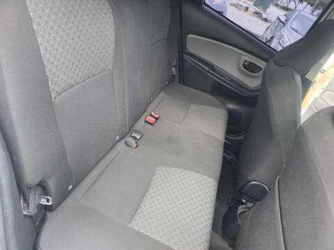 2015 Toyota Yaris 5-Door SE