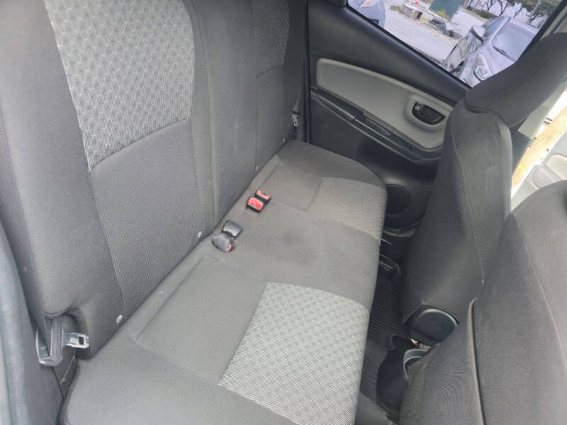 2015 Toyota Yaris 5-Door SE