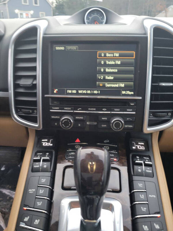 2016 Porsche Cayenne Base photo 13