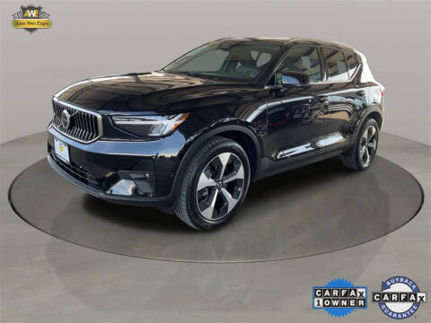 2025 Volvo XC40 B5 Plus Bright Theme