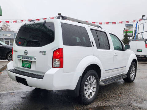 2011 Nissan Pathfinder LE