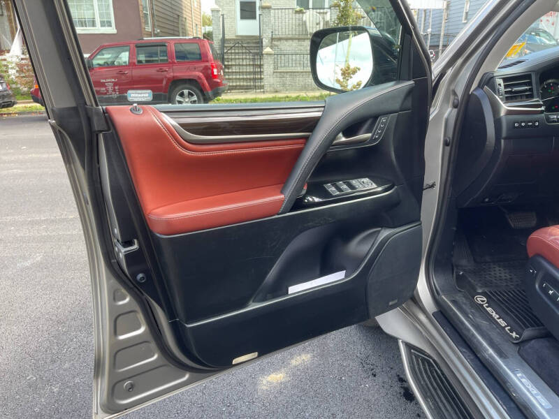 2018 Lexus LX 570 Three-Row