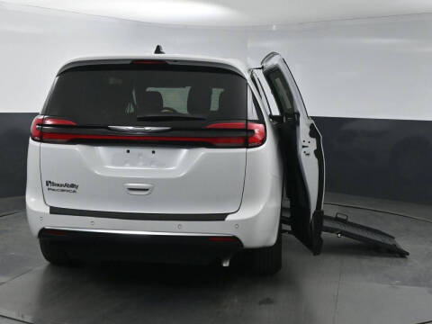 2024 Chrysler Pacifica Touring