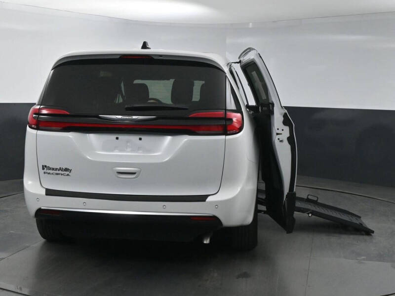 2024 Chrysler Pacifica Touring