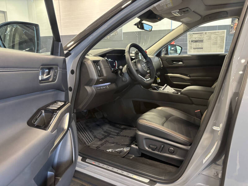 2025 Nissan Pathfinder Platinum