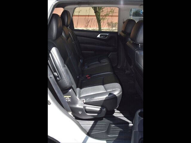 2017 Nissan Pathfinder SL