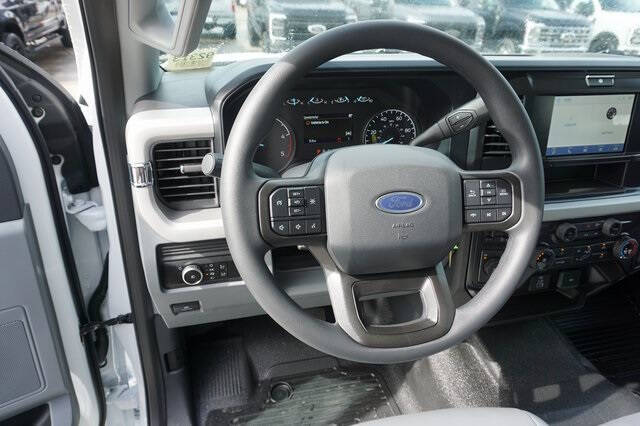 2025 Ford F-350 Super Duty XL