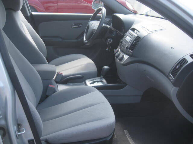 2010 Hyundai Elantra GLS photo 23