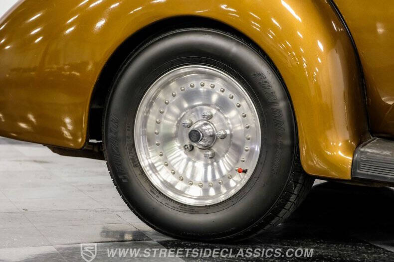 1940 Ford Deluxe