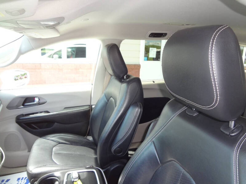 2022 Chrysler Pacifica Touring L