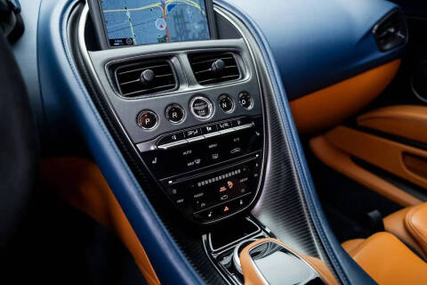 2023 Aston Martin DBS
