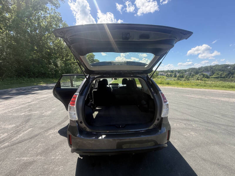 2015 Toyota Prius v Four
