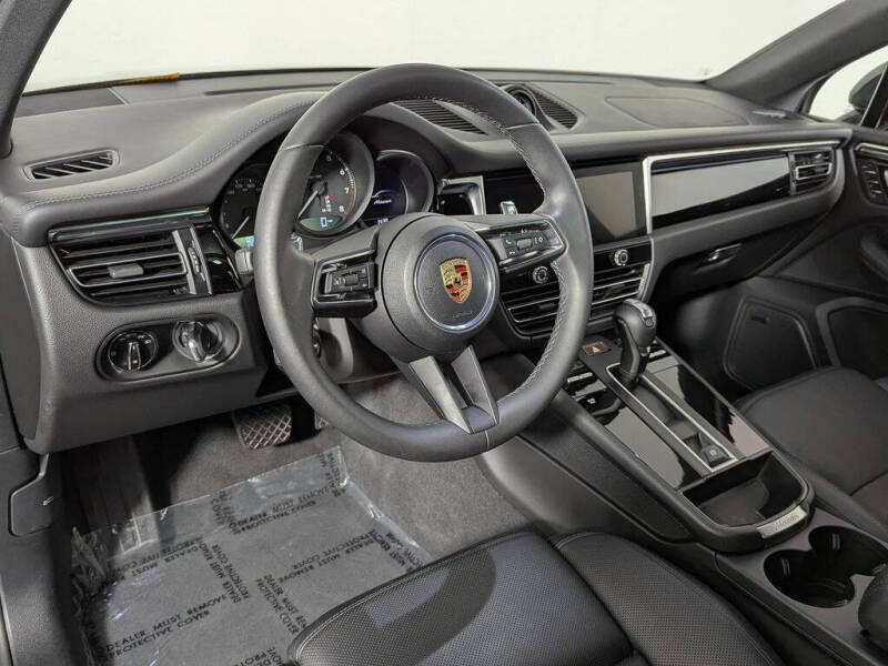 2025 Porsche Macan