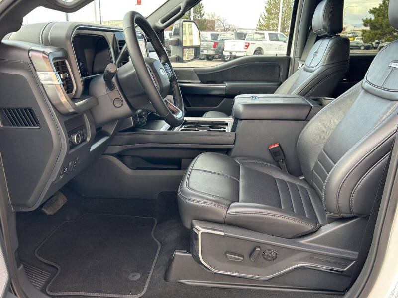 2025 Ford F-450 Super Duty Platinum