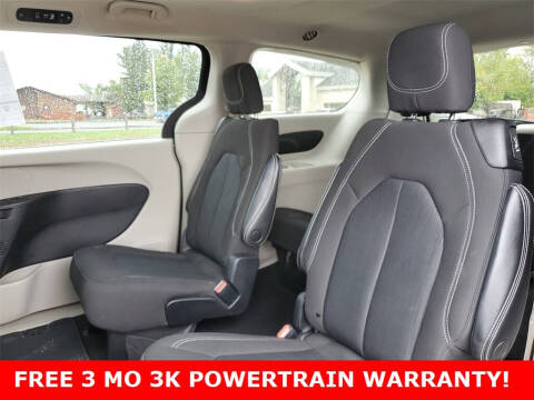 2022 Chrysler Voyager LX