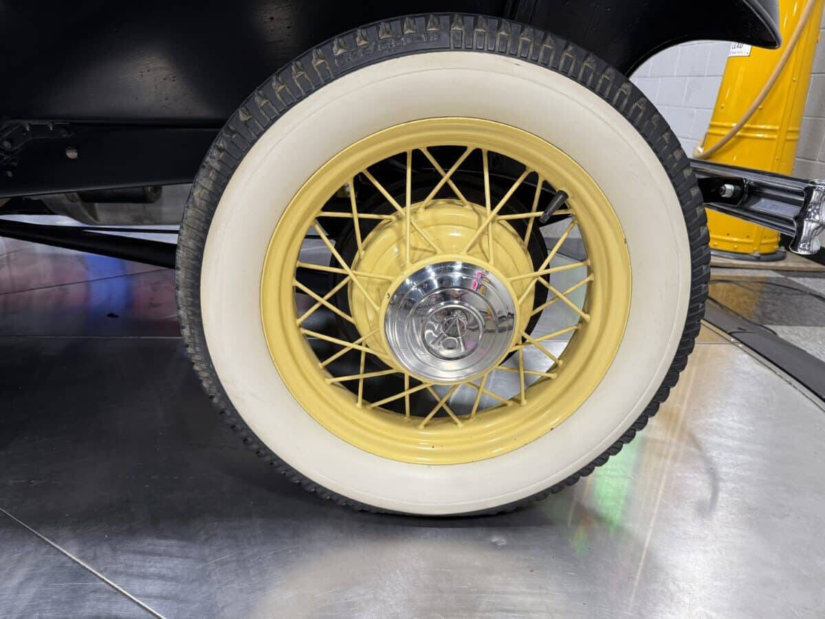 1932 Ford Model 18 56