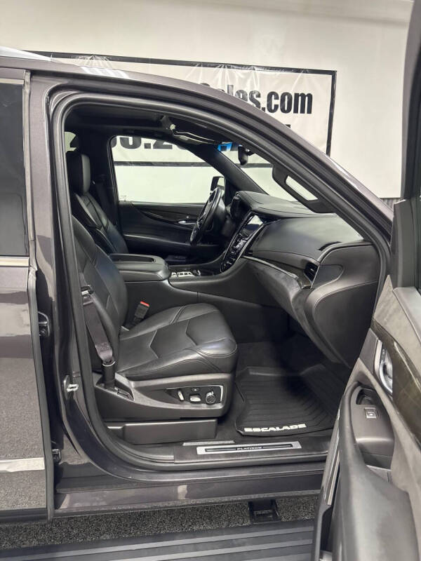 2016 Cadillac Escalade Platinum