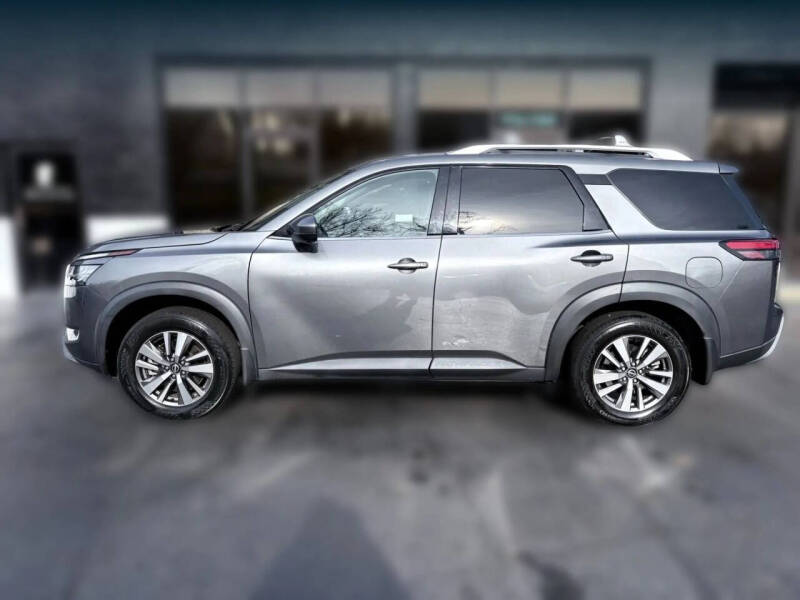 2022 Nissan Pathfinder SL