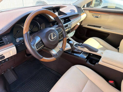 2018 Lexus ES 300h