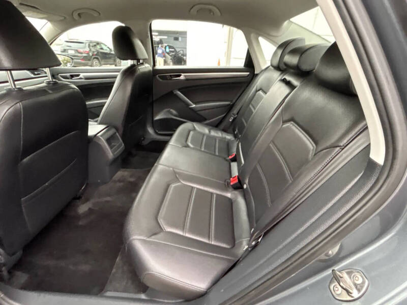 2017 Volkswagen Passat 1.8T R-Line