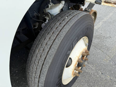 2011 Freightliner M2 106