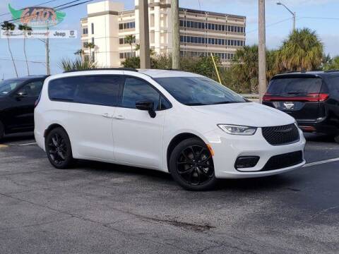 2024 Chrysler Pacifica for sale at GATOR'S IMPORT SUPERSTORE in Melbourne FL