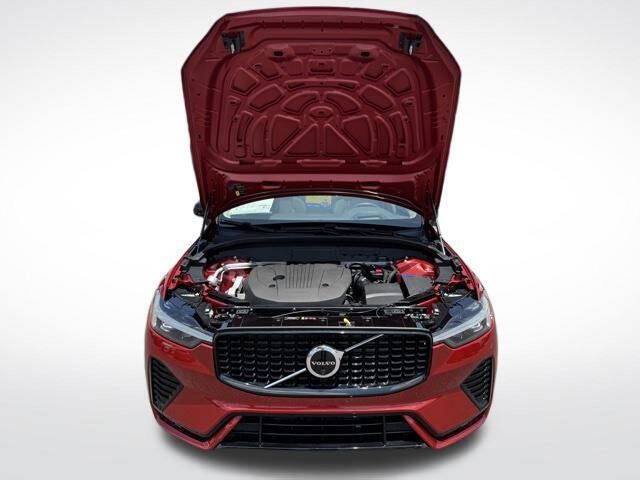 2024 Volvo XC60 B5 Ultimate Dark Theme