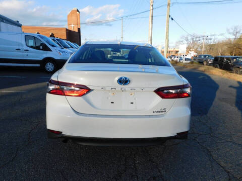 2022 Toyota Camry Hybrid LE