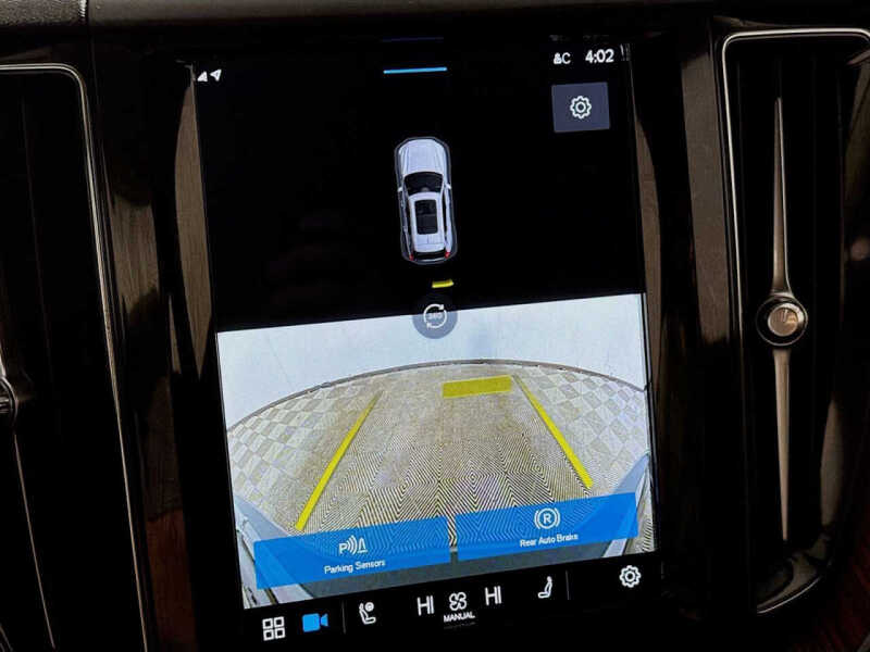 2023 Volvo XC60 B5 Plus Dark Theme