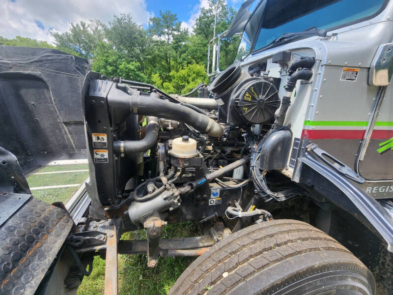 2005 Peterbilt 330