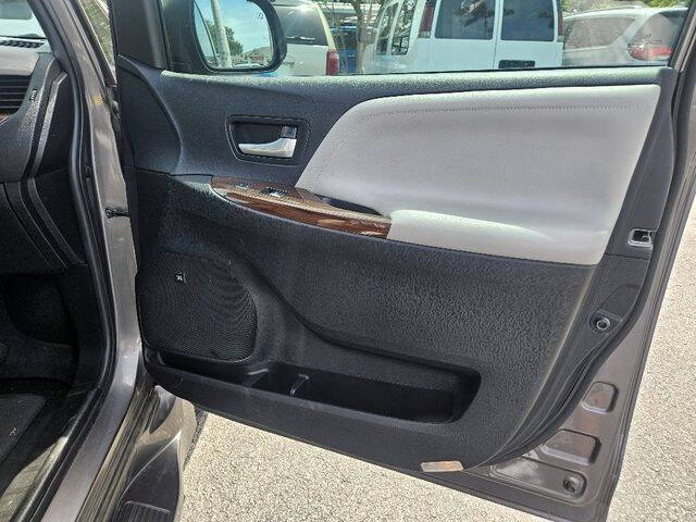 2015 Toyota Sienna