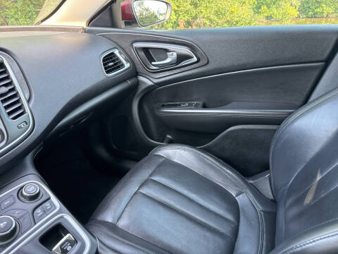 2017 Chrysler 200 Limited