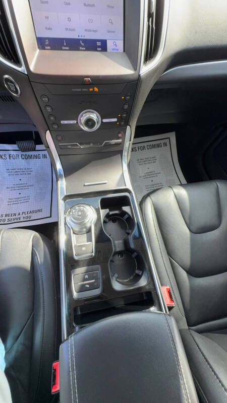 2020 Ford Edge Titanium