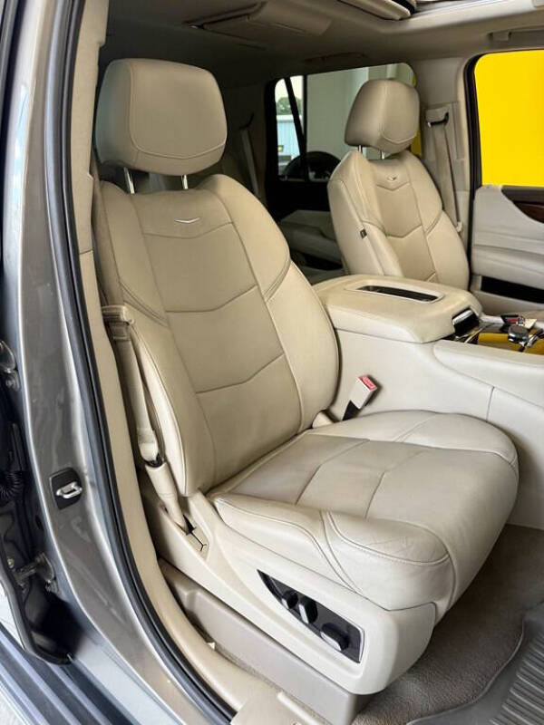 2017 Cadillac Escalade Luxury