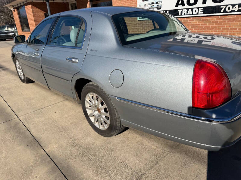 2006 Lincoln Town Car Signature