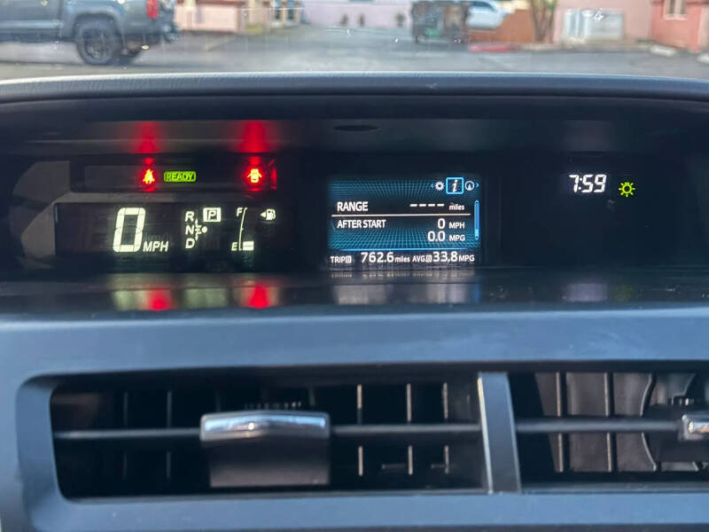 2015 Toyota Prius v Three