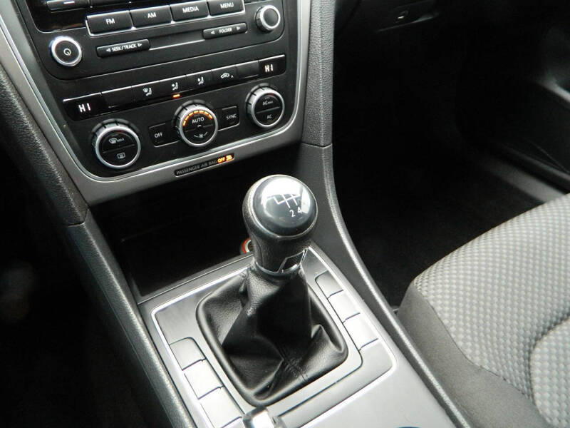 2012 Volkswagen Passat S PZEV