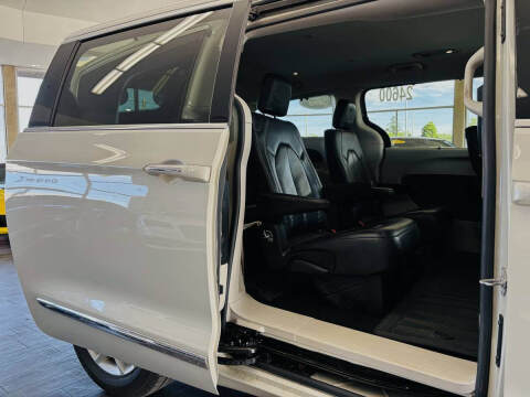 2017 Chrysler Pacifica Touring-L Plus