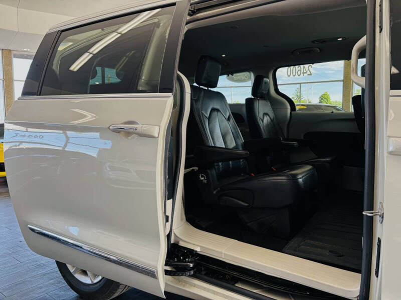 2017 Chrysler Pacifica Touring-L Plus