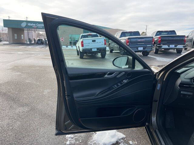 2023 Genesis G80