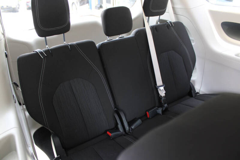 2024 Chrysler Voyager LX